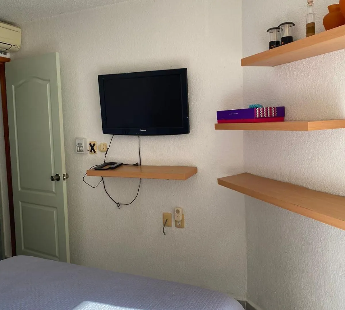Ocean Front - Ground Floor Condo Cancun Apartment